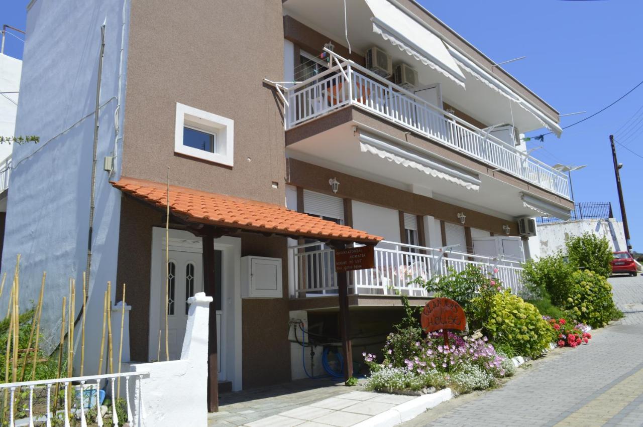 Giannas House Aparthotel Sarti Buitenkant foto
